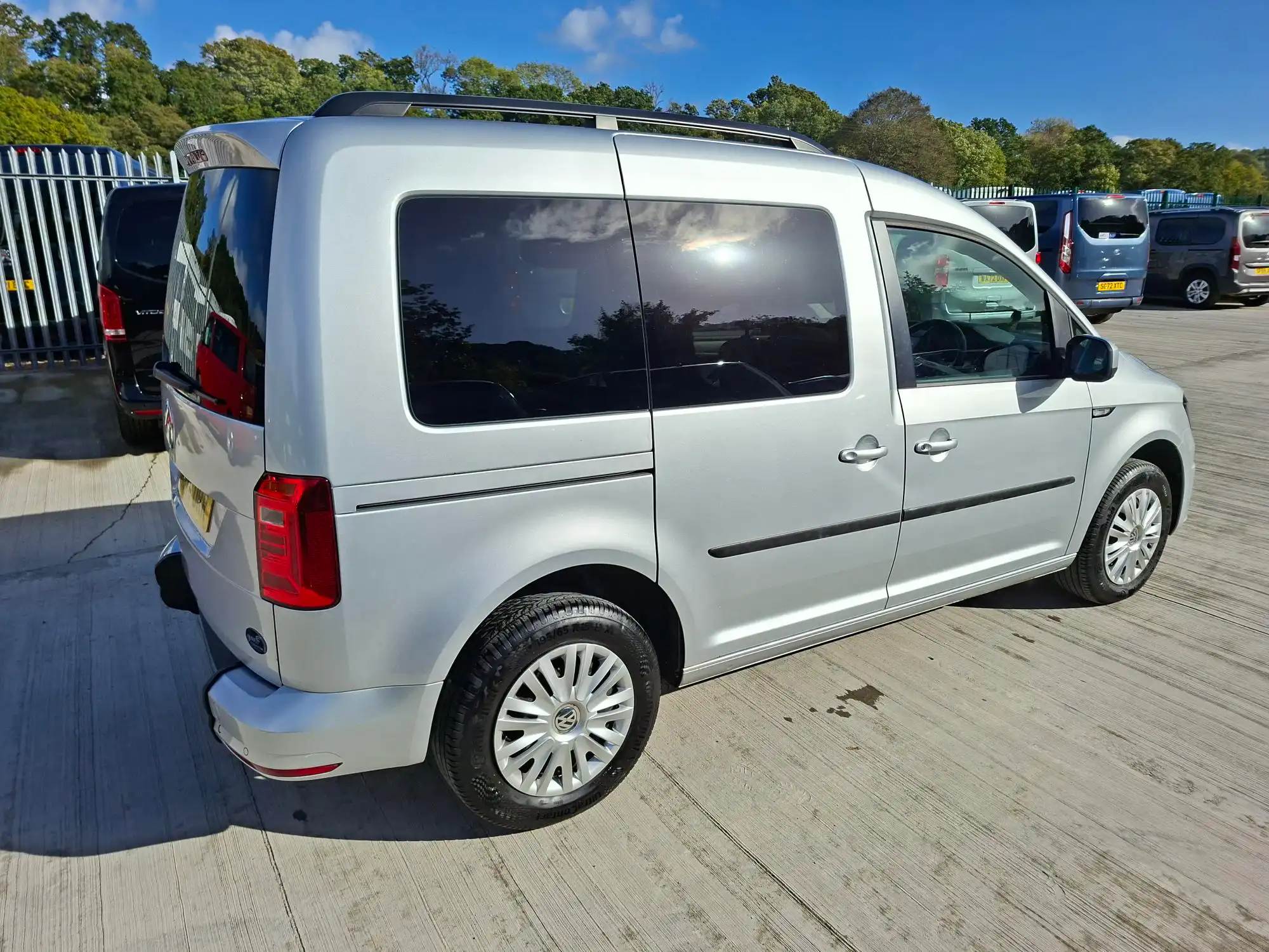 J47427 3